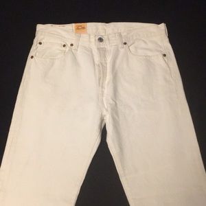 White Levi’s 501 pants